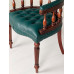 Кабинетное кресло с зеленой обивкой