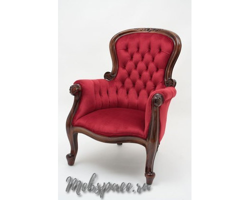 Каминное кресло с красным бархатом