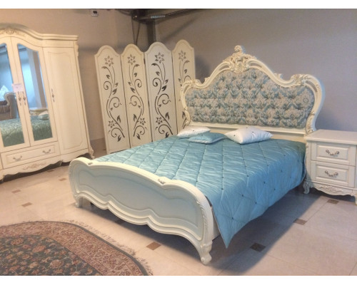 Кровать Милано  двуспальная с кристаллами с голубыми изголовьем